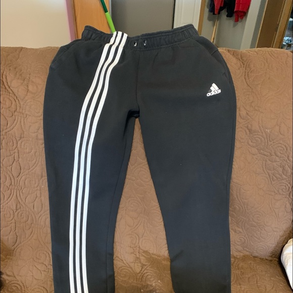 EUC WOMENS ADIDAS SWEATS SIZE MEDIUM